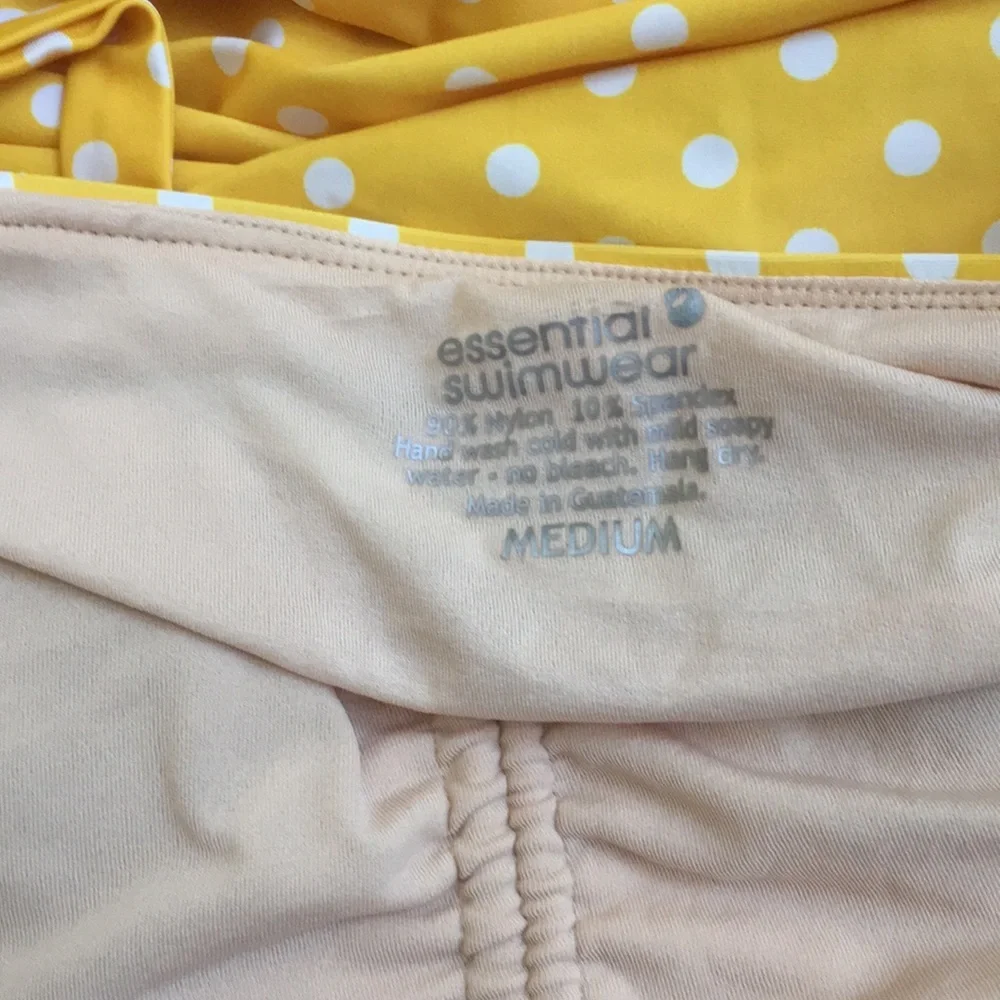 FINAL MARKDOWN Ladies essential swimwear swimsuit top medium